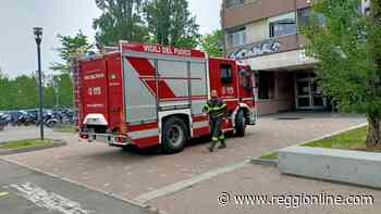 Vigili del fuoco al liceo Canossa per un incidente nel laboratorio chimica. FOTO - Reggionline