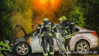 War es Brandstiftung? Opel steht in Erlangen in Flammen - Nordbayern.de