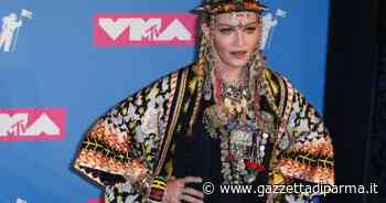 Madonna scrive al Papa, possiamo discutere di cose importanti? - Gazzetta di Parma