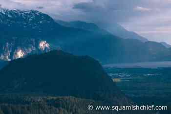 Squamish photographer captures Stawamus Chief at sunset - Squamish Chief