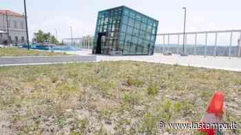 Infiltrazioni e ritardi per piazza Vittorio a Fossano, il Comune dice basta - La Stampa