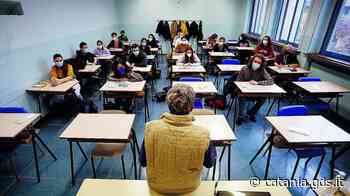 Catania, crolla parte del tetto al liceo: una classe farà lezione in piazza - Giornale di Sicilia