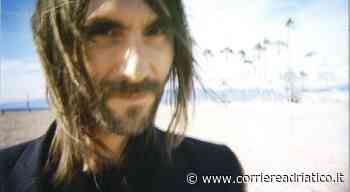 Il frontman dei Baustelle Bianconi con “La Sua Stupefacente Band” sceglie Fermo per la data zero del tour - corriereadriatico.it