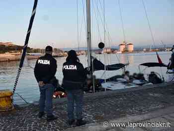 Sottoposti a fermo di polizia 3 presunti scafisti turchi dopo lo sbarco a Le Castella - La Provincia Kr