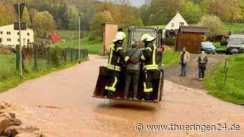 Unwetter in Thüringen: Wegen Überflutung – Radlader wird zu Taxi - Thüringen24