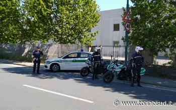 MONCALIERI - Vede la polizia locale e fugge con il quad sui marciapiedi bruciando il rosso - TorinoSud