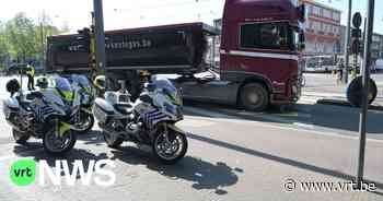 Voetganger kritiek na aanrijding met vrachtwagen in Mortsel - VRT NWS