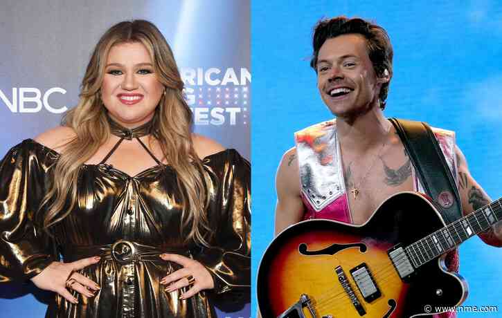 Watch Kelly Clarkson perform emotional Harry Styles cover