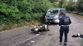 Incidente sulla Panoramica: frontale scooter-furgone. Due feriti, grave un 36enne