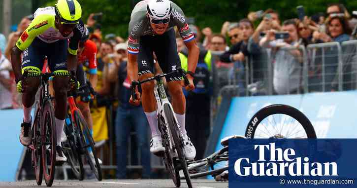 Giro d’Italia 2022: Van der Poel takes chaotic sprint finish on stage one