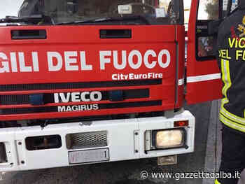 Camino in fiamme ad Alba: intervengono i pompieri - http://gazzettadalba.it/