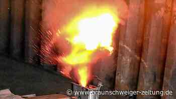 Fachmesse macht auf Gefahren von E-Auto-Batterien aufmerksam