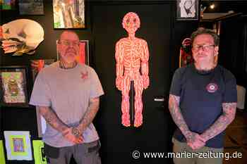 Ausstellung in Marl: Tätowierer lassen Bilder im Dunkeln leuchten - Marler Zeitung