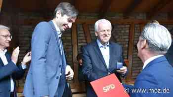 SPD in Schwedt: Ex-Bürgermeister Jürgen Polzehl erhält höchste Auszeichnung - Märkische Onlinezeitung