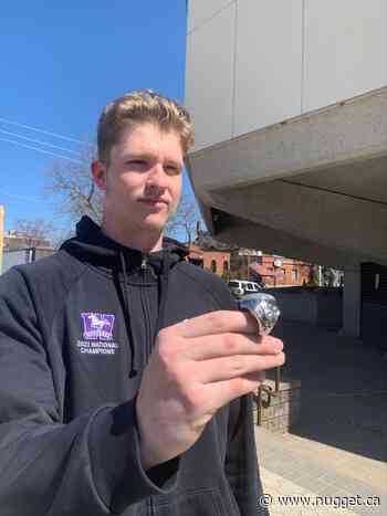 North Bay's James Piper shows off Vanier Cup championship ring - The North Bay Nugget