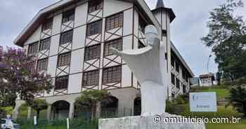 Homem é condenado por tentar matar companheira com facadas em Brusque - O Município