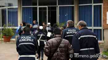 Pisa, sei agenti indagati per falso dopo l'arresto di un venditore - Il Tirreno