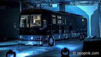 This Massive Prevost RV Sets the 'Off-Road Life' in a Cozy Lap of Luxury - Jalopnik