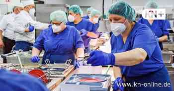 Endlich Arbeit: Tetiana Podinezhna hilft jetzt in einer Kieler Krankenhaus-Küche