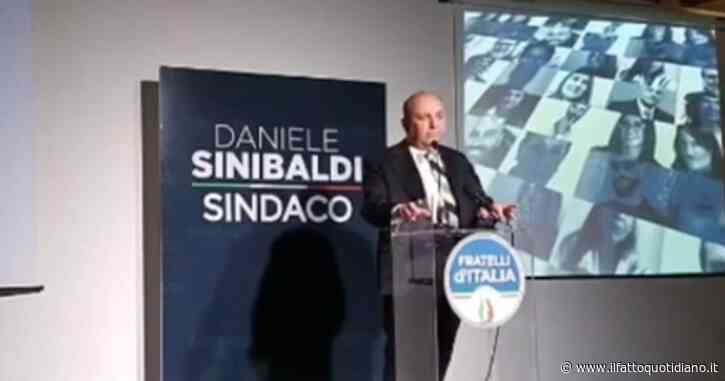 Rieti, il grido di battaglia del sindaco Cicchetti dal palco dell’evento elettorale per il candidato di Fratelli d’Italia: “Boia chi molla”