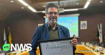 Viroloog Steven Van Gucht is eerste ereburger van Denderleeuw, "omdat hij ons door corona loodste" - VRT NWS