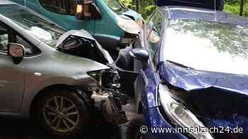 AÖ27 gesperrt: Schwerer Unfall mit drei beteiligten Fahrzeugen am Kellerberg fordert mehrere Verletzte