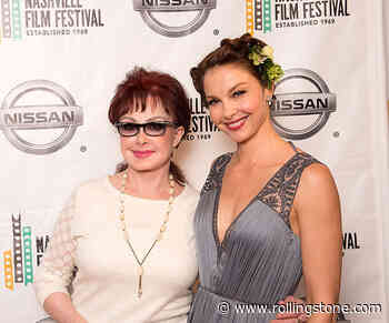 Ashley Judd Honors Naomi in Mother’s Day Op-Ed: ‘My Mama Was a Legend’
