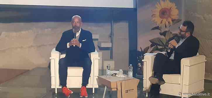 Gianluca Vialli nei Sassi di Matera per il libro "Goals. 98 storie + 1 per affrontare le sfide più difficili” con la Fondazione Francesca Divella: "Matera è strepitosa, tornerò con la famiglia". Report, video-intervista e foto -