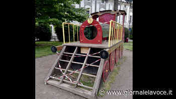 IVREA. Giochi rotti, chiodi arrugginiti e erba alta: ecco i parchi - Giornale La Voce