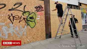 Shop owners to be forced to rent out empty premises, government says