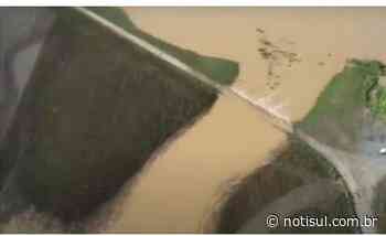 Barreira de contenção que recebe águas do Rio Capivari rompe e ‘inunda’ ruas do bairro São Martinho - Notisul