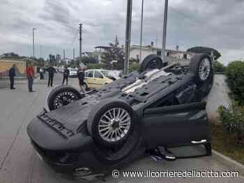 Ardea, brutto incidente a Nuova Florida: auto si ribalta, ferita una donna (FOTO) - Il Corriere della Città