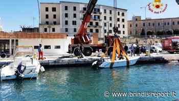 Brindisi, aveva imbarcato acqua: vigili del fuoco recuperano imbarcazione - BrindisiReport