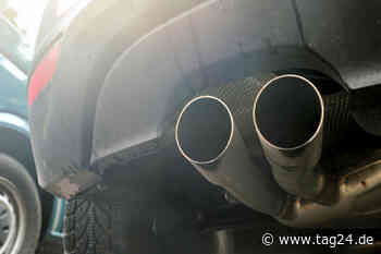 Lauter Knall in Chemnitz: Chaoten stecken Böller in Auto-Auspuff und zünden ihn an - TAG24