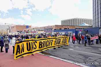 Großer Polizeieinsatz: Demogeschehen legt Chemnitzer City lahm | blick.de - Chemnitz - Blick.de