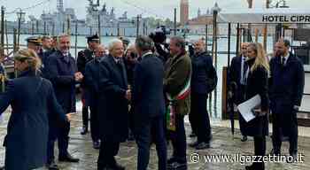 Mattarella in Piazza San Marco per i 60 anni della Scuola Navale Morosini: il saluto con 21 cannonate a salve - ilgazzettino.it