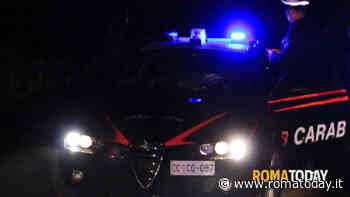 Testaccio, litiga con i clienti e i buttafuori poi tira fuori una pistola