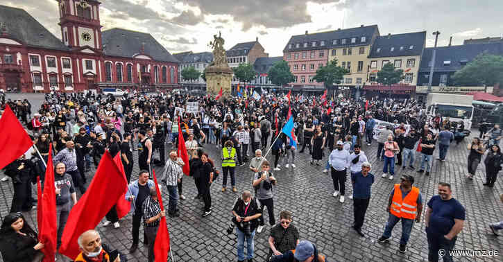 Demo nach tödlicher Polizeikontrolle:  Böller und Farbbomben auf städtische Gebäude (Fotogalerie)