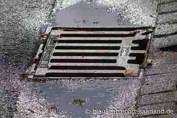 Unbekannte werfen Glastür mit Gullydeckel in Wadern ein - Blaulichtreport-Saarland