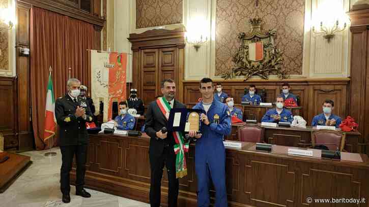 La Pattuglia delle Frecce ricevuta a Palazzo di Città: "Eccellenza simbolo dell'Italia" - BariToday
