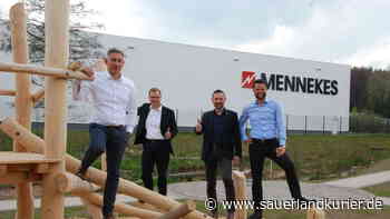 Rahrbach kann sich wieder ausbreiten: Renaturierungsprojekt von Gemeinde und Wirtschaft abgeschlossen - sauerlandkurier.de