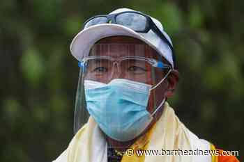 Sherpa guide breaks own record scaling Everest for 26th time - Barrhead News