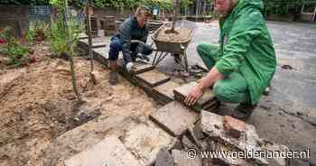Klop, klop: 'Wilt u even wat tegels uit uw tuin halen?' Dit kan Arnhemmer straks maar zo overkomen - De Gelderlander