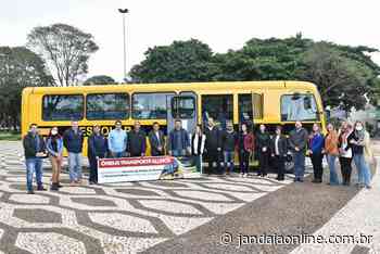 Jandaia do Sul recebe ônibus escolar com sistema móvel para cadeirantes ou pessoas com deficiência, do Governo Federal e Estadual - Jandaia Online