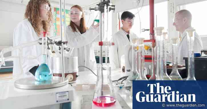 Labor to announce scholarship plan for high-achieving students to become teachers