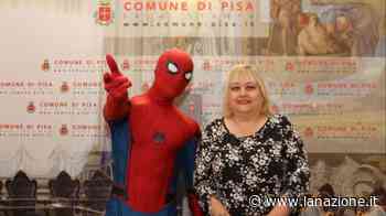Pisa, l’assessore Poli riceve in Comune lo ‘Spiderman pisano’ Gianni Liuzzi - LA NAZIONE