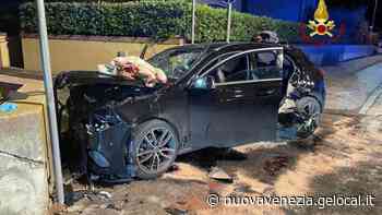 Schianto poco prima dell’alba. Muore un ragazzo di 19 anni, altri due gravemente feriti - La Nuova Venezia