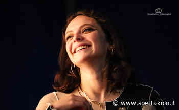 Francesca Michielin ad Alba con gli Eugenio in Via di Gioia per raccontare il suo nuovo libro (fotogallery) - Spettakolo.it