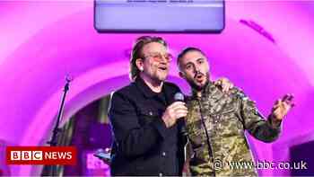 Ukraine war: Bono sings with soldier in Kyiv metro station