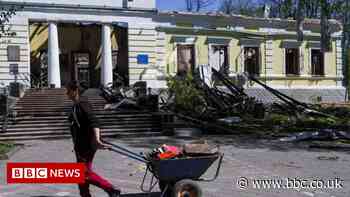 Ukraine: Intense shelling as troops battle to regain Kharkiv region
